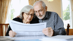 La facture d’un EHPAD dépasse désormais les 2 300 € mensuels en moyenne, quand la pension globale des retraités français plafonne autour de 1 550 €. Entre cette réalité budgétaire et la montée des situations de dépendance, de nombreux enfants […]