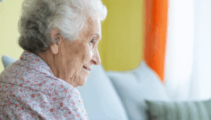 Quand vient le moment de confier un parent à un hébergement provisoire, les familles se focalisent souvent sur l’aspect logistique : réserver la chambre, préparer les documents médicaux, régler les frais. Pourtant, derrière ces démarches se cachent des ressentis puissants [&hellip;]